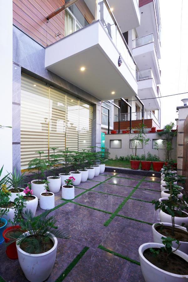 Lime Tree Hotel Pulkit Gurgaon-Artemis Hospital, Nearest Metro Huda City Centre Exterior foto